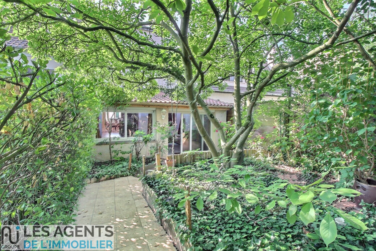 Achat Maison Suresnes 7 pièces 194 m² - Photo principale