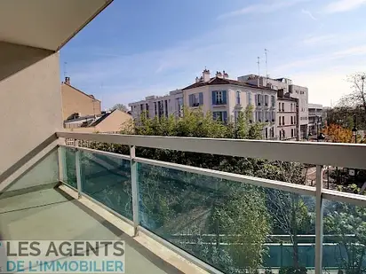 Vieux Puteaux ! Magnifique 3P avec balcons, cave et parking