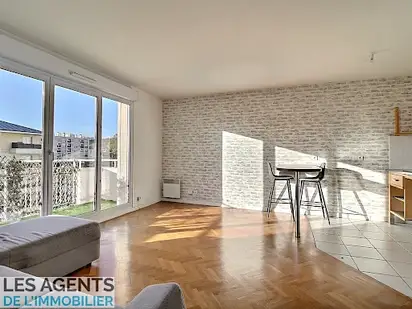 2 pièces Suresnes Limite Puteaux